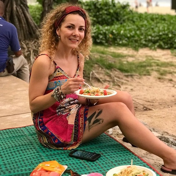 Meet your Posher, Claudia - Picture 1 of 11